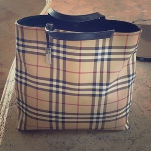 NEW w/out tags BURBERRY TOTE BAG!!!