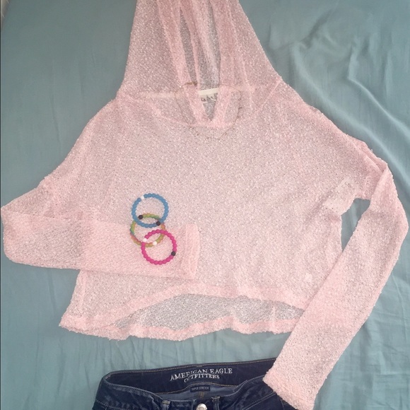 Pink knitted hooded shirt