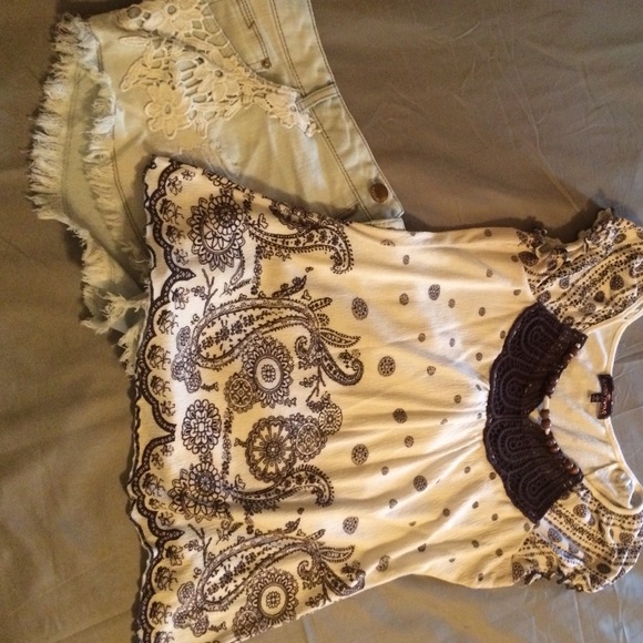 Woman's brown and cream color top - Picture 1 of 4