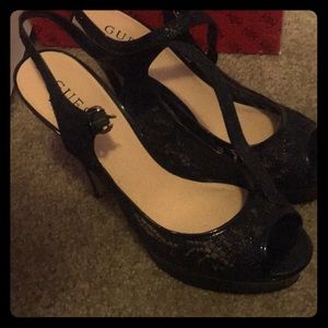 Guess multi fabric pumps