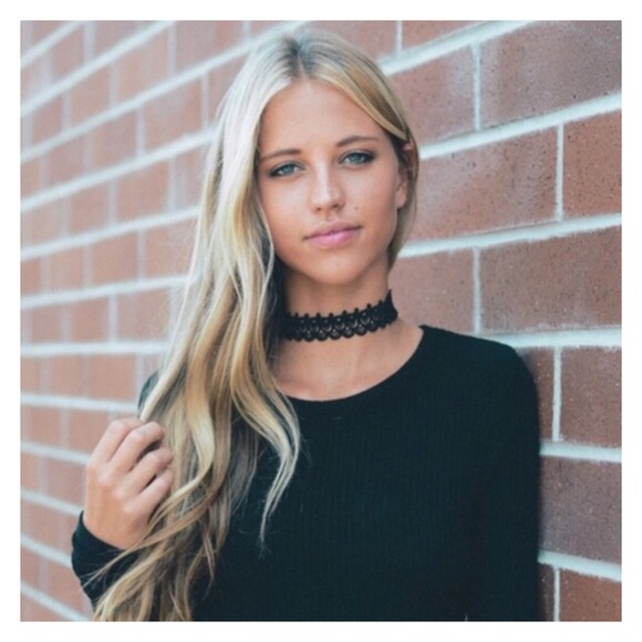 Lace Choker Necklace - Picture 2 of 4