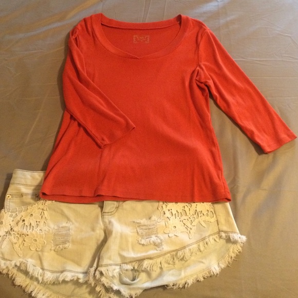 Woman's mid sleeve top