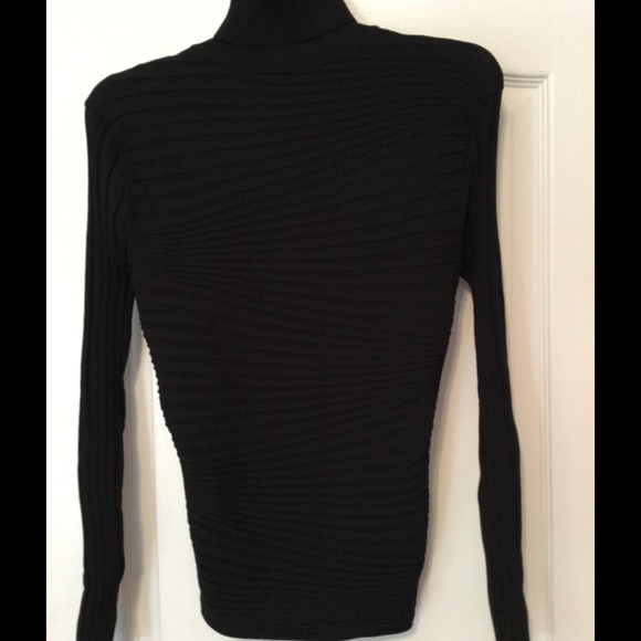 Beautiful Black Sweater Size Large NWOT
