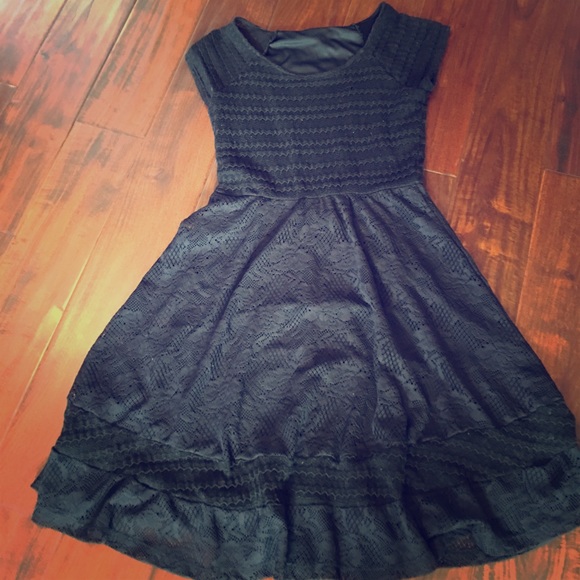 EUC lace textured a-line dress w/lining