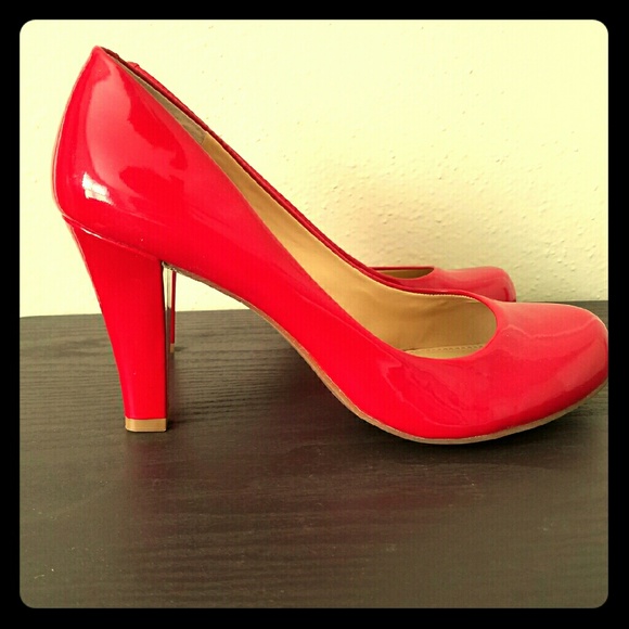 NEW Gianni Bini Red Patent Pumps