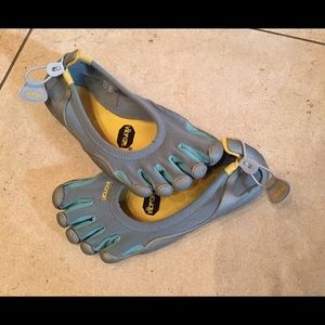 VIBRAM FiveFingers Grey-Blue Size 8