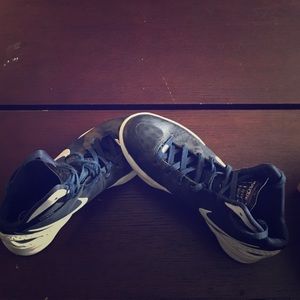 Size 9 women's Nike Basketball Shoes!