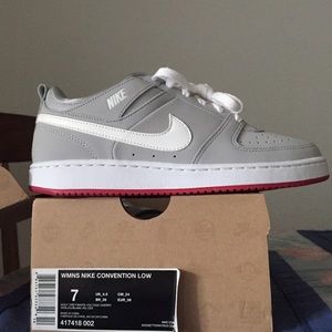 Nike Women's Convention Low Sneakers