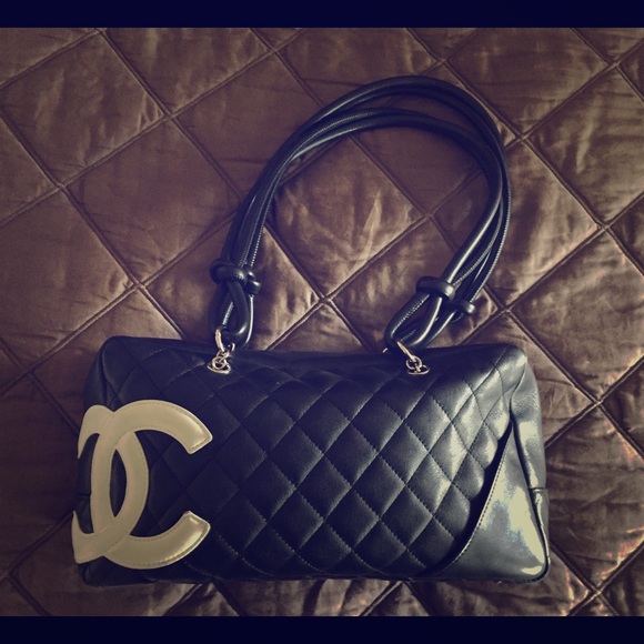 Authentic. Chanel Black & White Cambon Bag