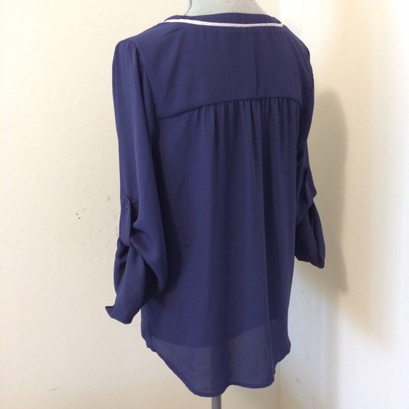Collective Concepts Blouse - Picture 2 of 3