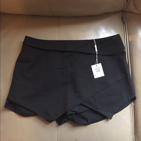 Black Persun Clothing Trendy Asymmetrical Skort - Picture 2 of 4