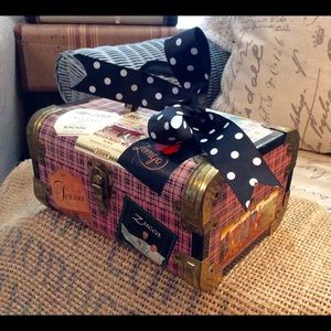 Vintage Luggage Plaid Train case