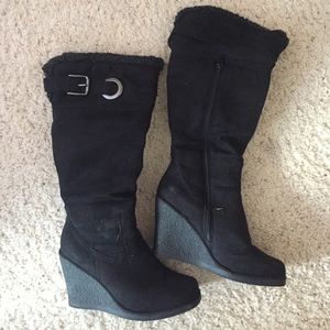 Heeled zip up boots