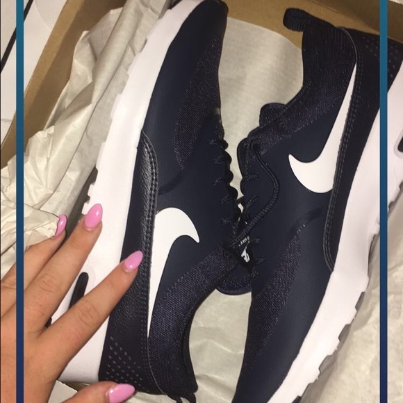 Navy blue Nike thea