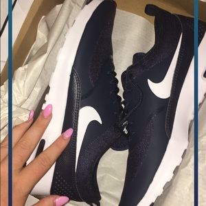 Navy blue Nike thea