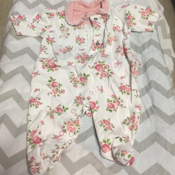 NEWBORN Short sleeve footed sleeper