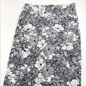 🦄 HARD TO FIND - Gray Floral LuLaRoe Cassie Skirt