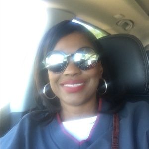 Meet your Posher, Debbie