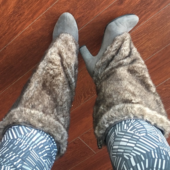 Sam Edelman size 8.5 grey suede and fake fur boots - Picture 2 of 3