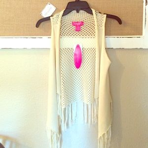 Sleeveless fringe cardigan