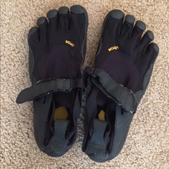 Vibram Five Fingers, size 40 (fit like 8s)