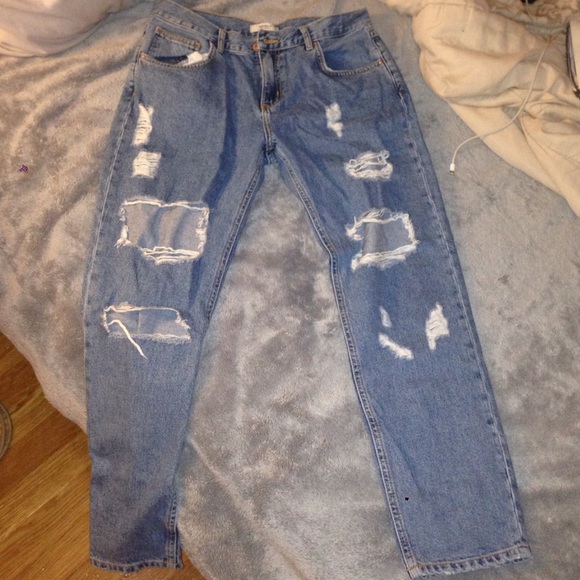 Distressed boyfriend jeans ✨ Size 27/5-7