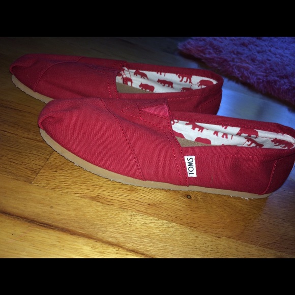 Brand New Women's Size 9 Red Toms