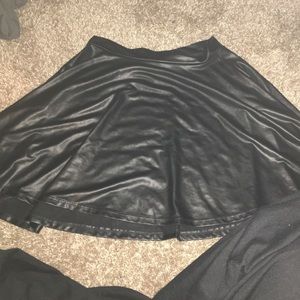 Black Skater Skirt ( S ) 💕💜 MUST GOOOO 💜💕