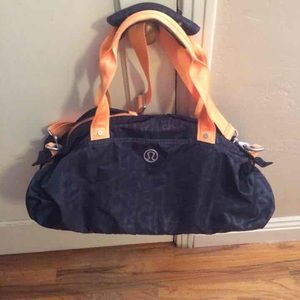 Lululemon manifesto duffle bag