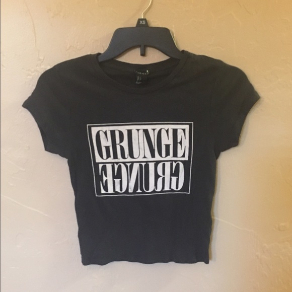 Forever 21 Tops - Forever 21 cropped tshirt