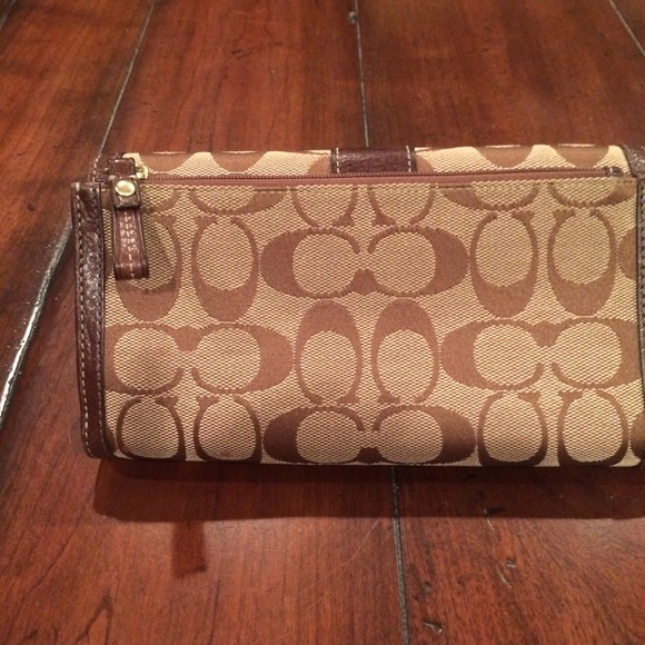 COACH Signature Collection large wallet - Picture 3 of 4