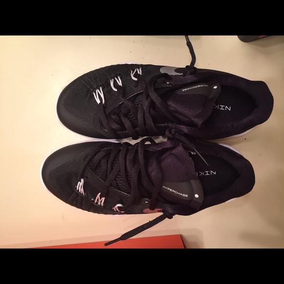 Nike Hyperchase basketball shoe - Picture 3 of 3