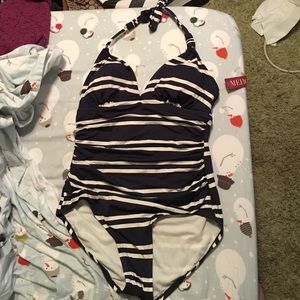 Median bathing suit. NEW size large