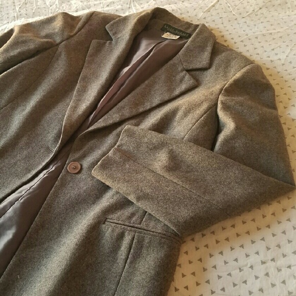 Fabulous Harve Bernard Wool One Button Blazer