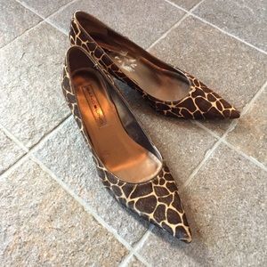Bandolino giraffe print calf hair pumps