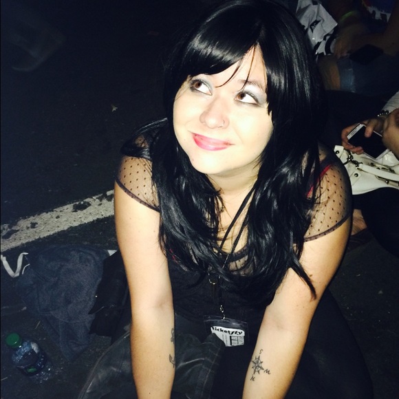 Meet your Posher, Amy - Picture 3 of 4