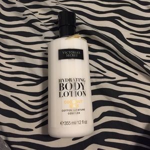 NWT Victoria's Secret Hydrating Body Lotion