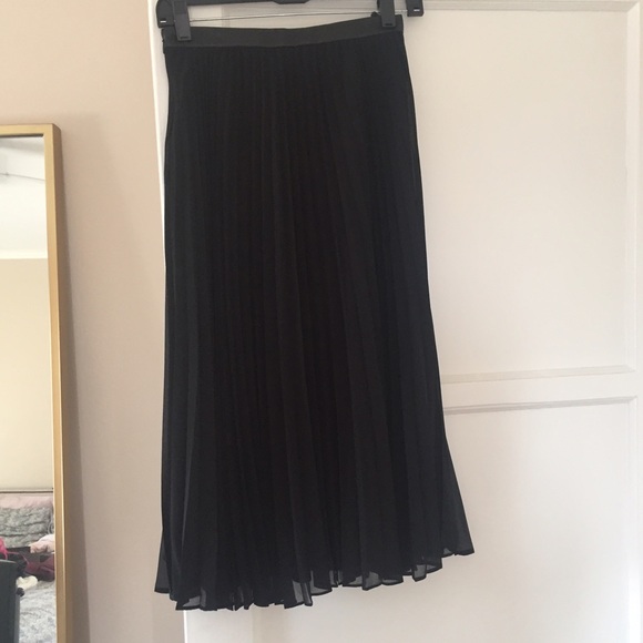 ✨ NWT ✨Chiffon midi skirt