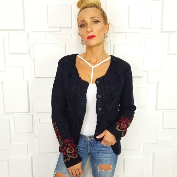 💋LAST 1💋NAVY BLUE COZY EMBROIDERED CARDIGAN - Picture 3 of 4