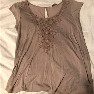 Beige AEO t-shirt