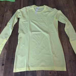 Long sleeve lululemon swiftly shirt size 8