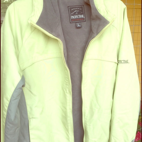 Pacific trail jacket with fleece lining. 🎁🎄💨