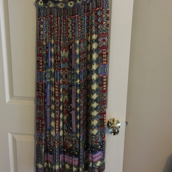 Silky, colorful skirt