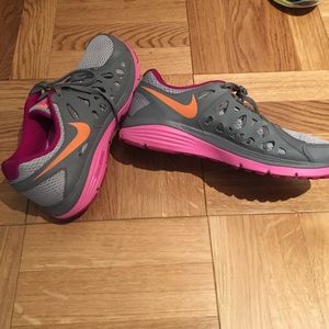 Nike dual fusion sneakers size 8.5