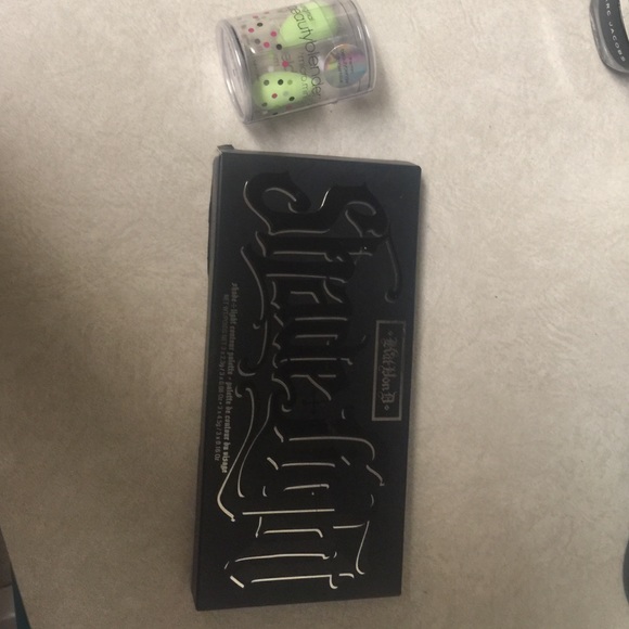 Kat Von d contour kit with beauty blender (new)