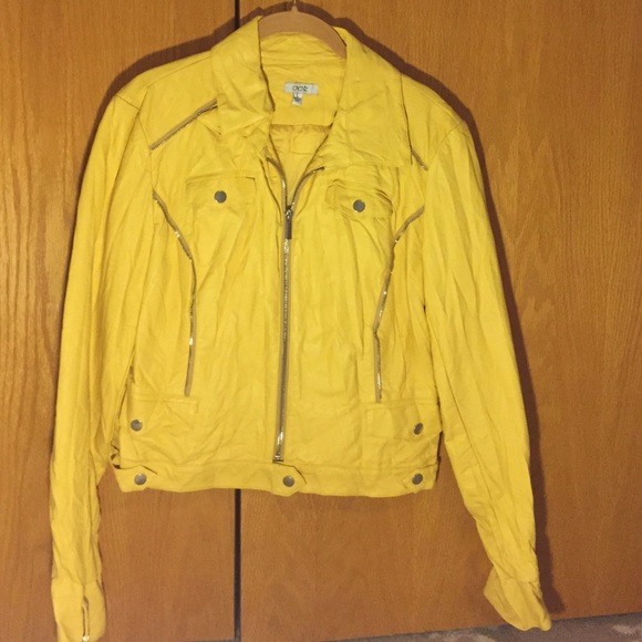 Yellow cache jacket. Perfect condition