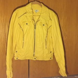 Yellow cache jacket. Perfect condition