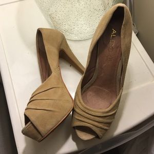 Suede Aldo pumps