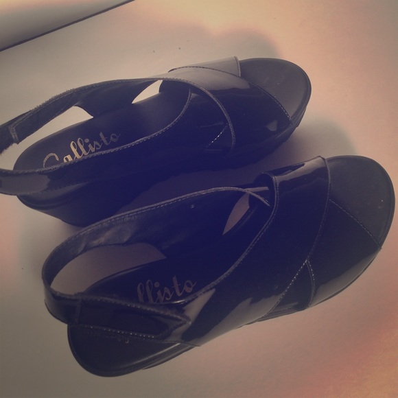 Patent leather casual wedge sandal