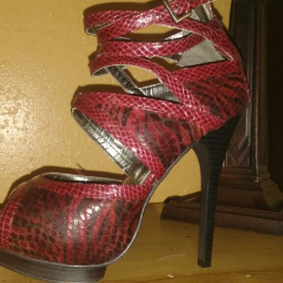 Red heels - Picture 2 of 4